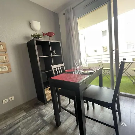 Apartment Avec Balcon A La Rochelle, A Proximite, Piscine Et Securisee - Fr-1-246-673